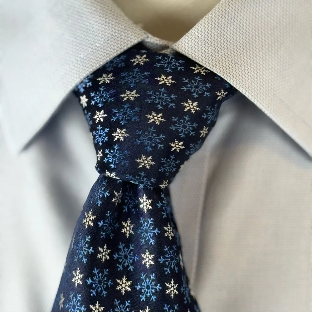 Hallmark Men’s Necktie Blue Snowflake 100% Silk Handmade Tie